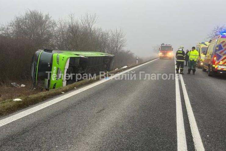 У Словаччині перекинувся автобус із України із 53 пасажирами: є постраждалі